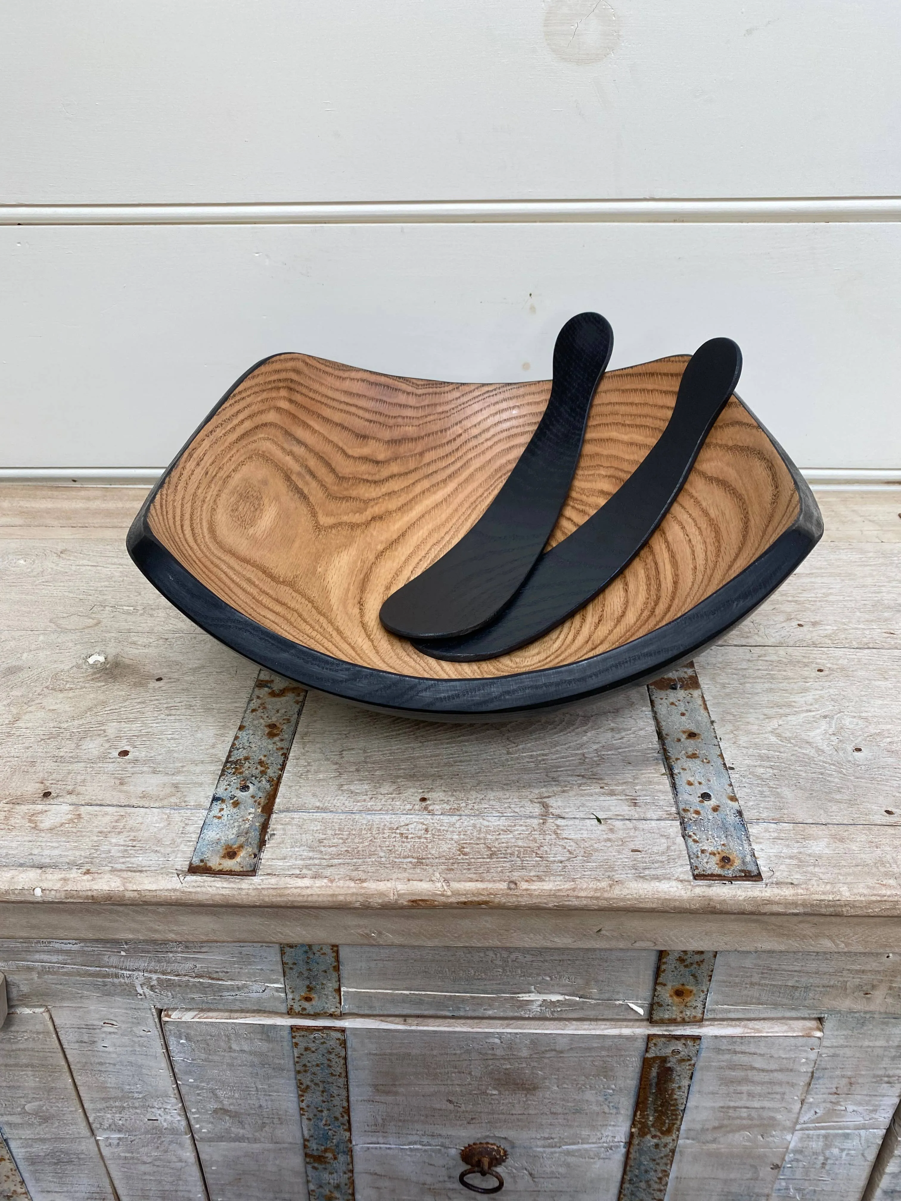 15" SQUARE TWO TONED OAK BOWL