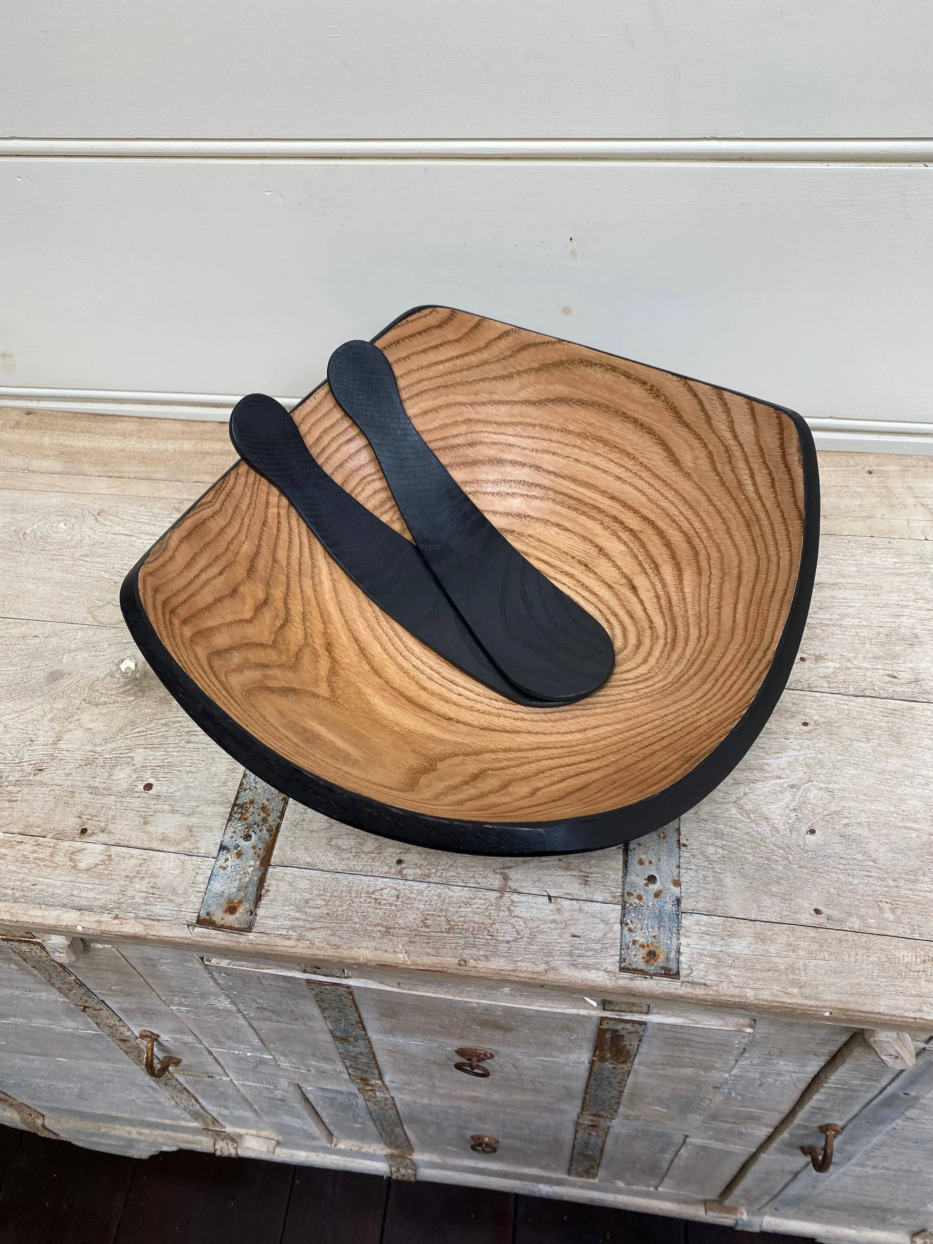 15" SQUARE TWO TONED OAK BOWL