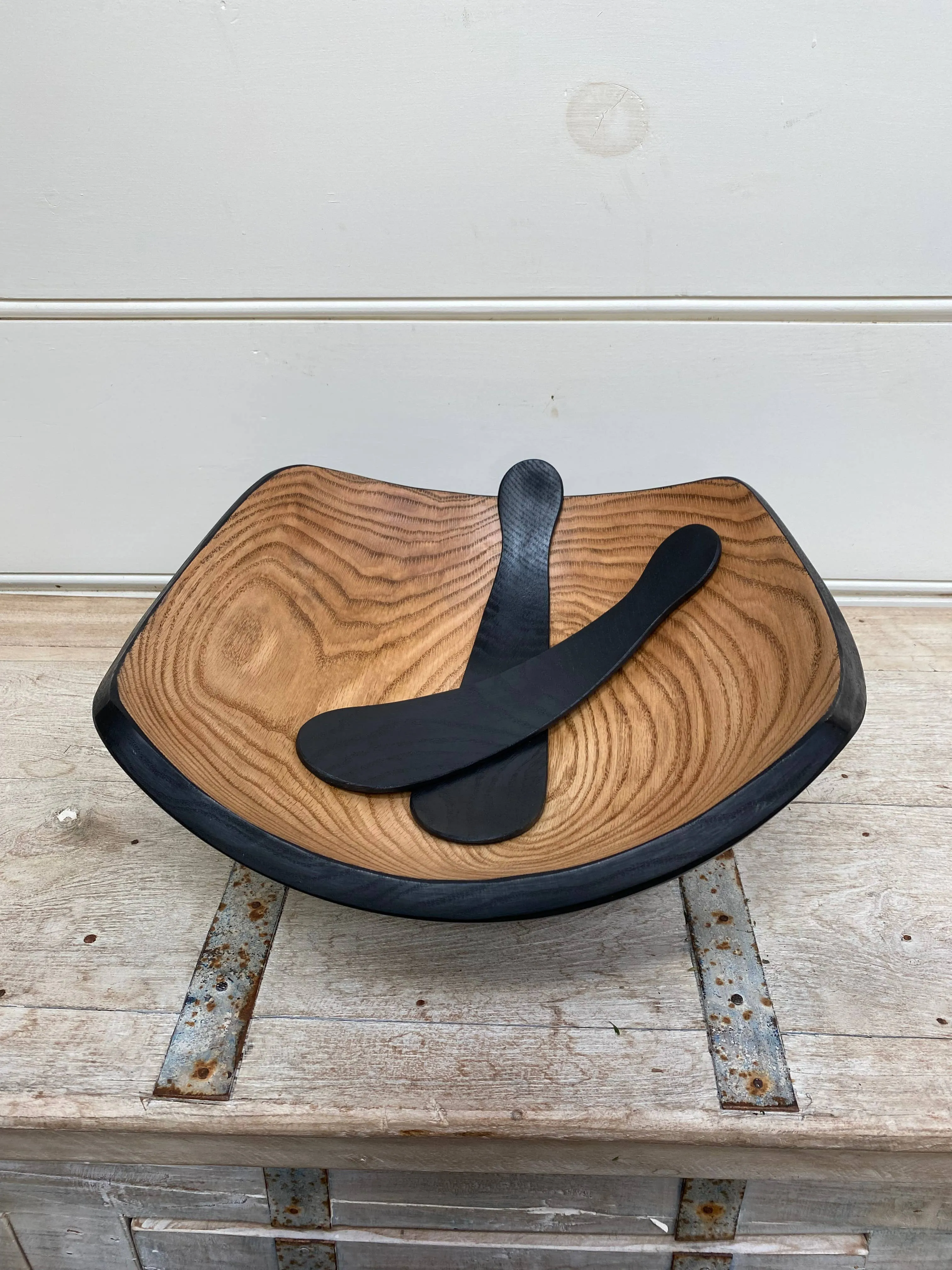 15" SQUARE TWO TONED OAK BOWL