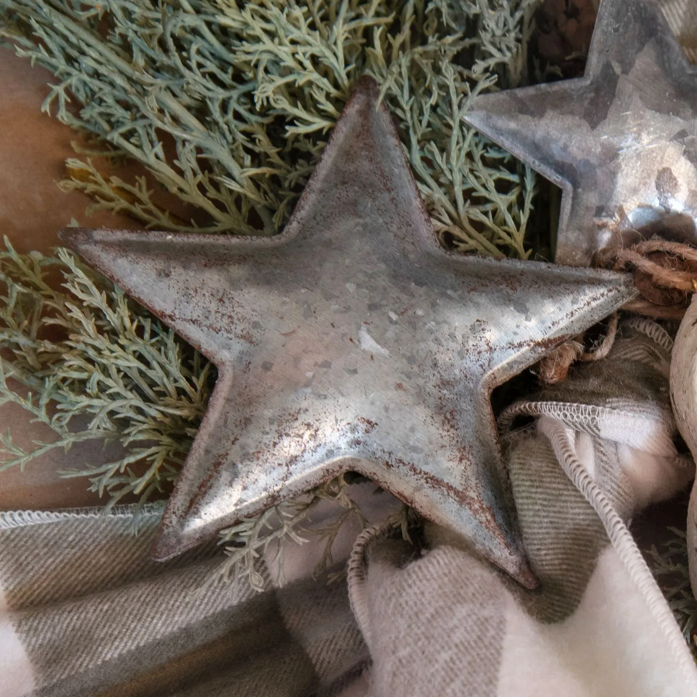 4.75 'Burnished Tin Star Ornament  Primitive Country Ornaments Crafts/Christmas Decor