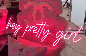 "Hey pretty girl "LED